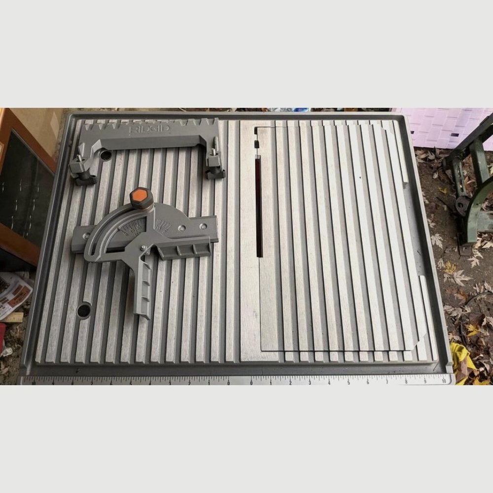 Rigid 7in. Corded Table Top Wet Tile Saw